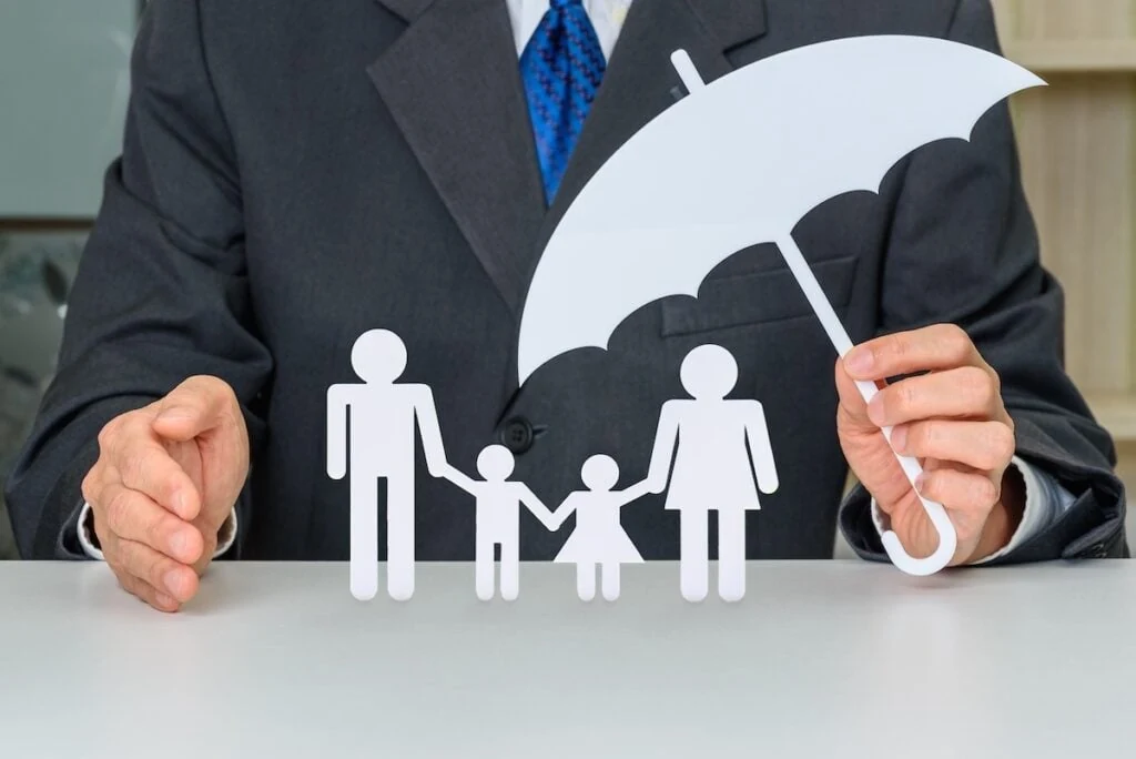My Dad Told Me the $300K Life Insurance Was Mine — Then He Changed the Beneficiary to His Girlfriend Two Weeks Before He Died